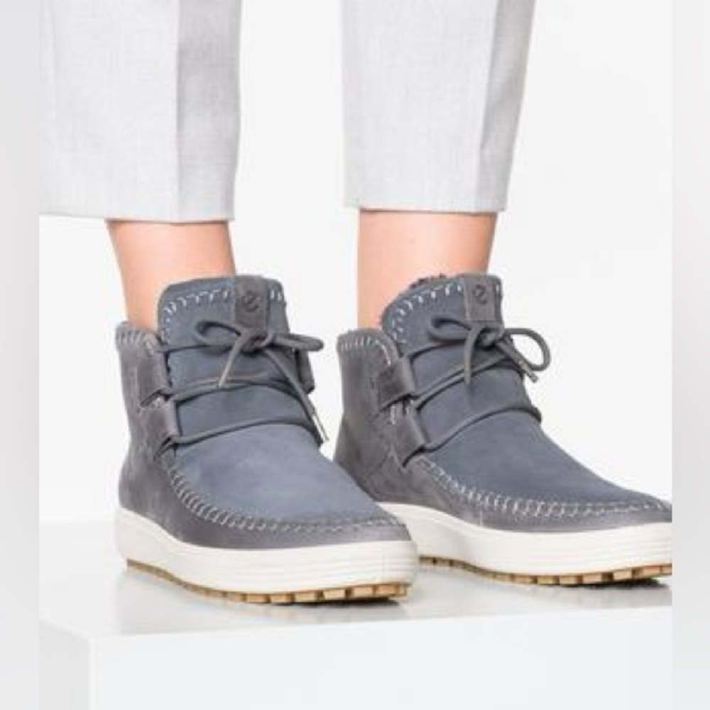ECCO Soft Moc Toe Boots Gray Suede Lace Up Faux Fur Lined Winter Women’s Size 10